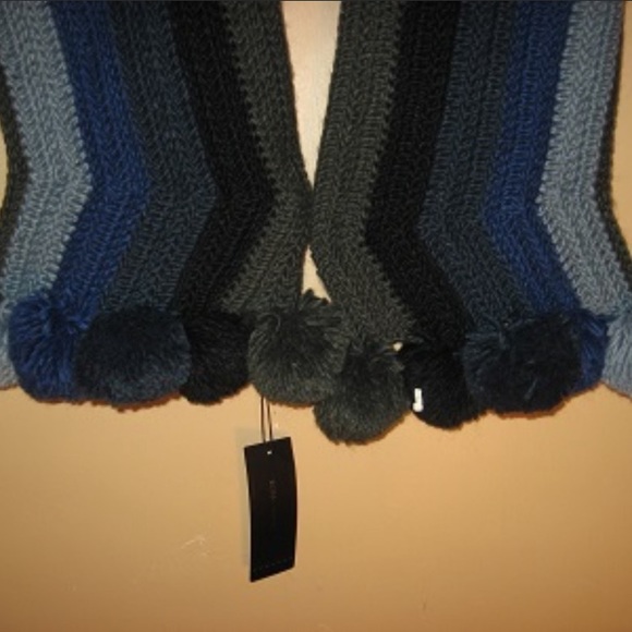 🎄 BCBGMAXAZRIA Crochet Striped Pompom Trim Muffler Elongated Scarf NWT O/S - Picture 7 of 9